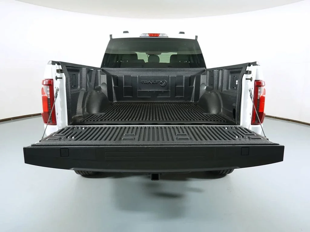 Used 2024 Oxford White Ford XLT image 8