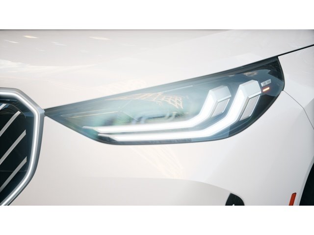 New 2026 Mineral White Metallic BMW 30 xDrive image 6