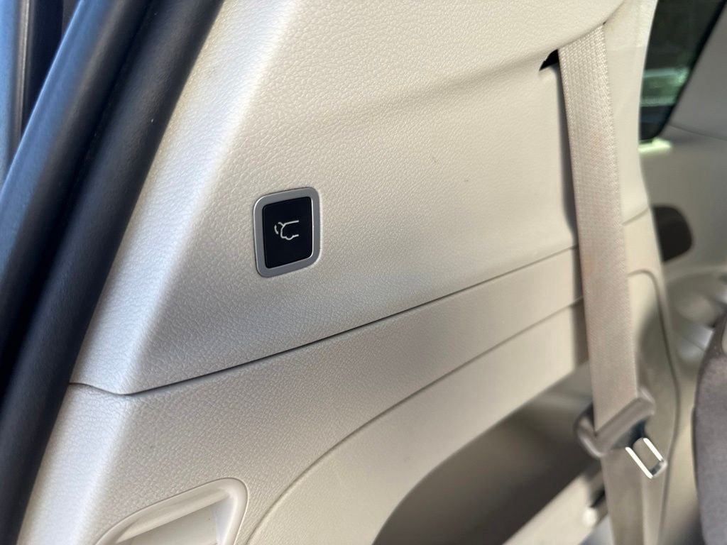 Used 2017 Red Chrysler Touring L Plus image 15