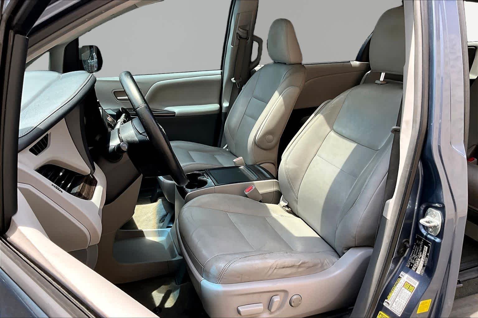 Used 2015 Shoreline Blue Pearl Toyota XLE image 8
