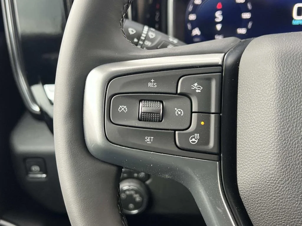 New 2026 Summit White Chevrolet LT (2FL) image 21