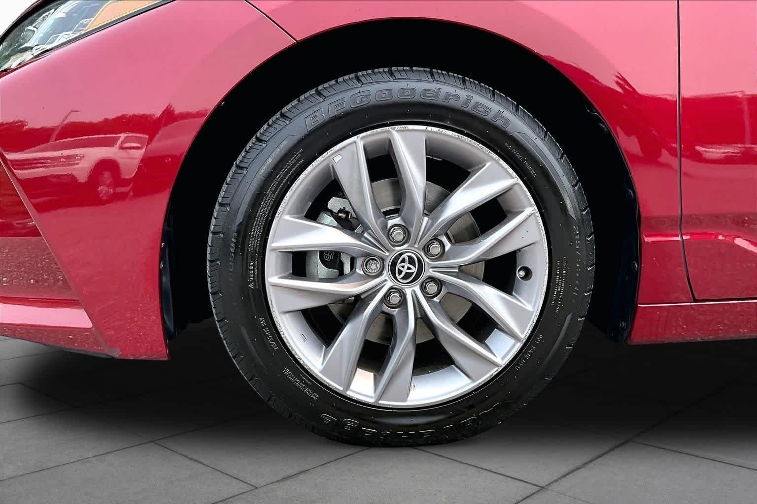 Used 2021 Ruby Flare Pearl Toyota XLE image 11