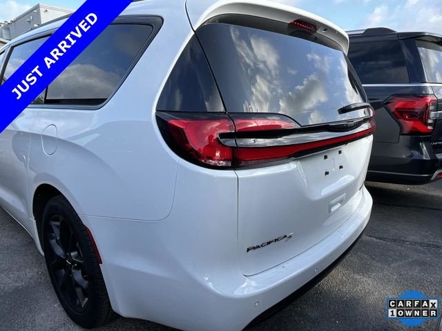 Certified Used 2025 White Chrysler Limited image 7