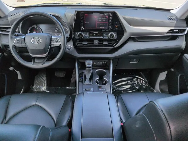 Used 2022  Toyota XLE image 15
