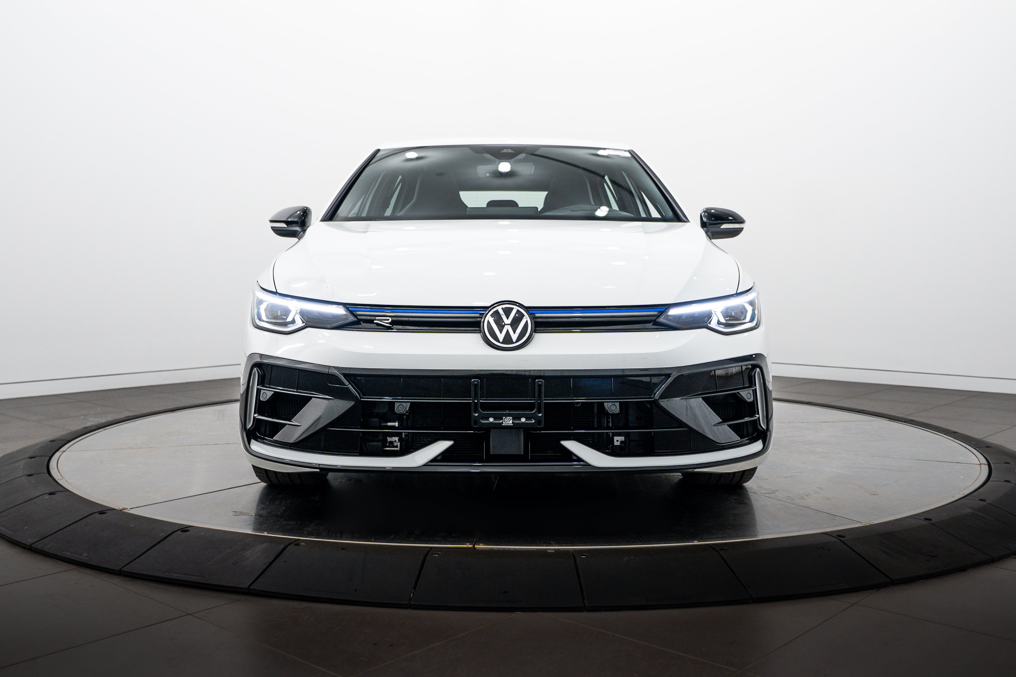 Used 2025 Pure White Volkswagen  image 26