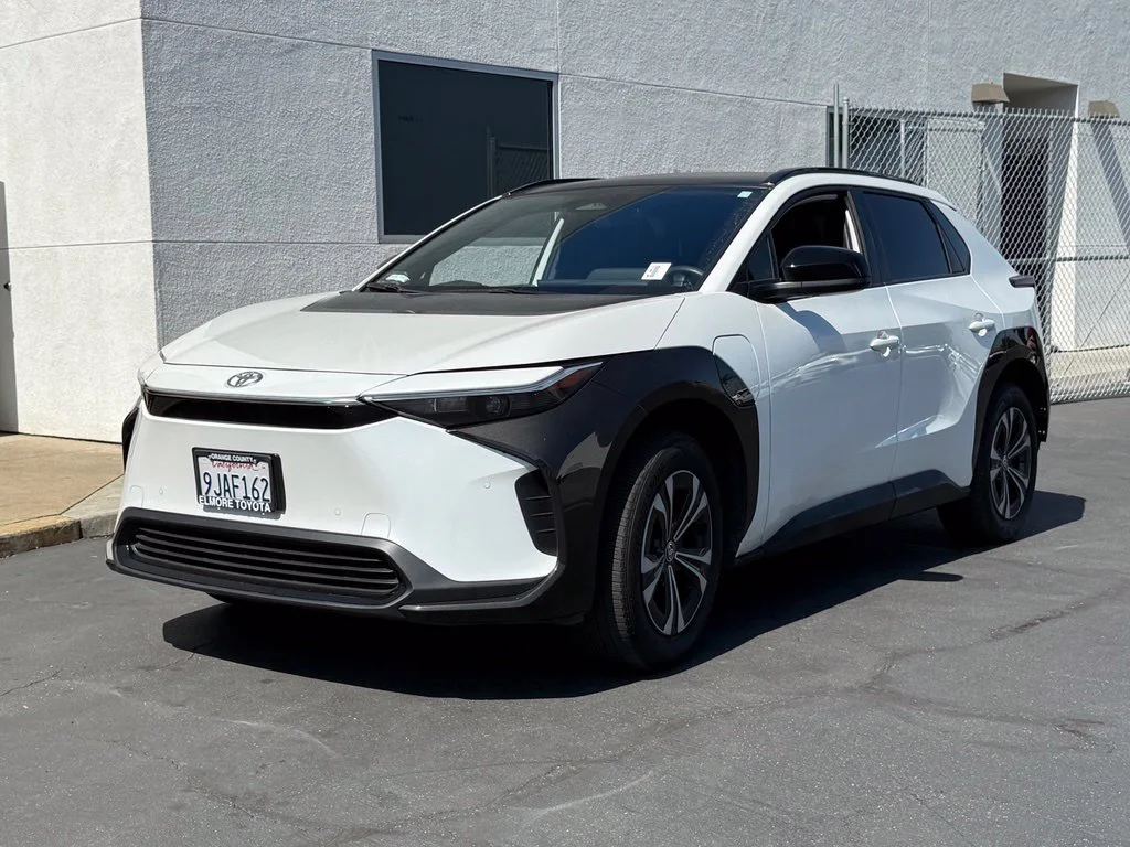 Used 2023 Beige Toyota XLE image 2
