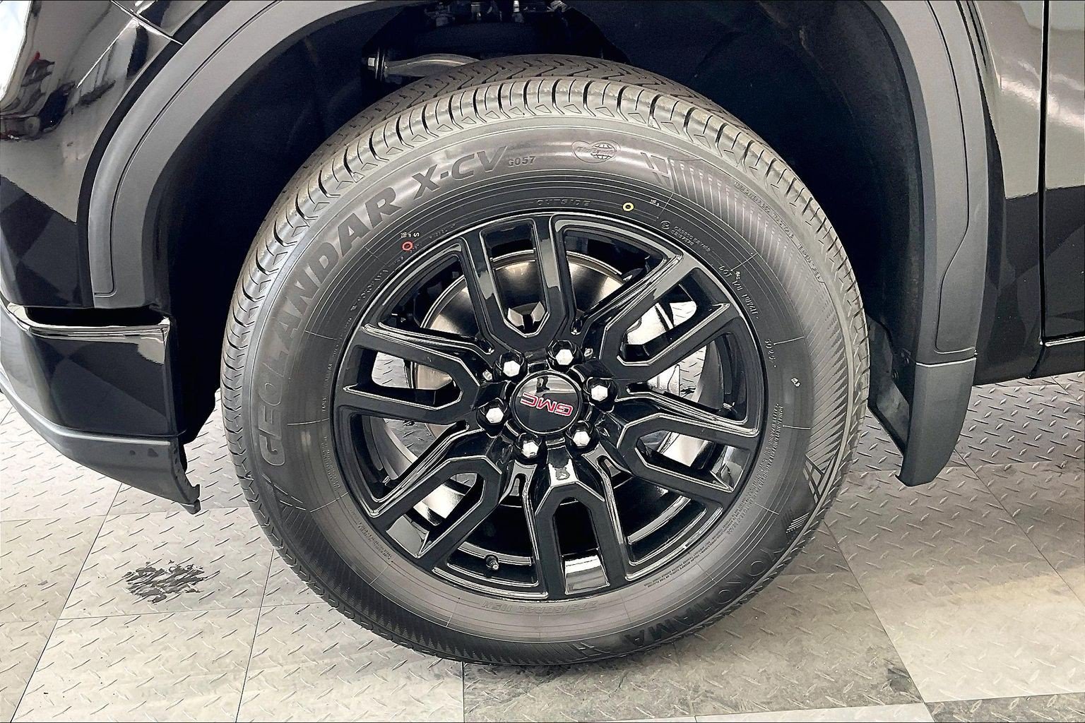 Used 2023 Onyx Black GMC Elevation image 8