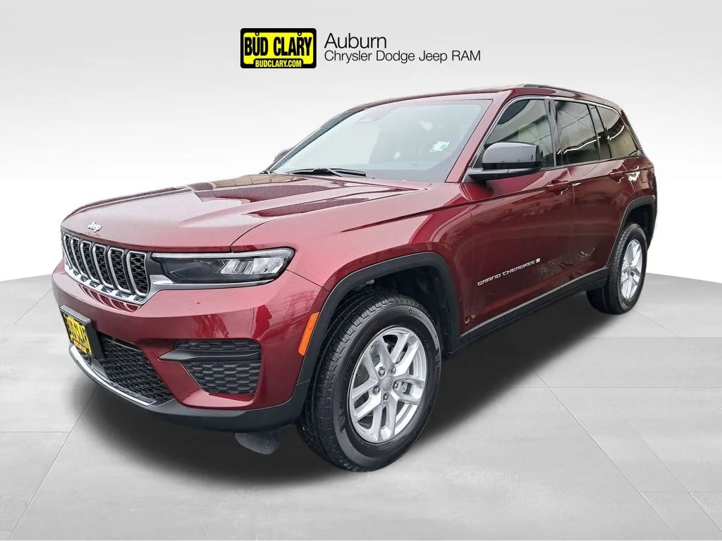 2026 Jeep Grand Cherokee Laredo 4x4's photo
