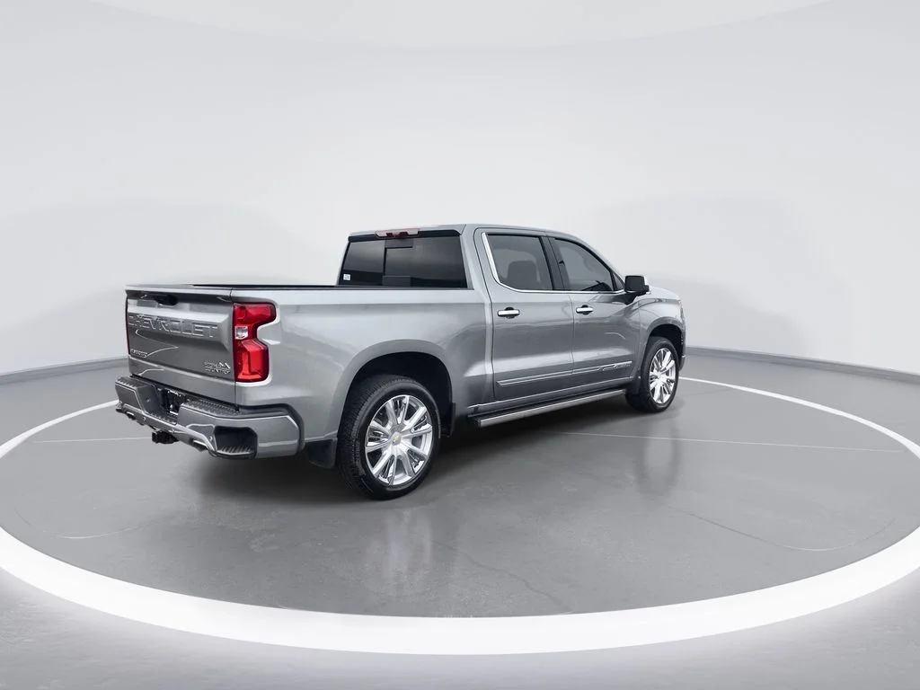 Used 2023 Gray Chevrolet High Country image 8