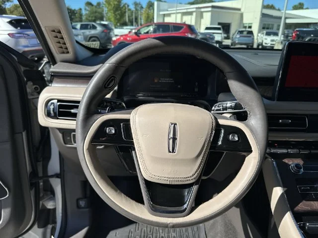 Used 2024 White Lincoln Reserve image 14
