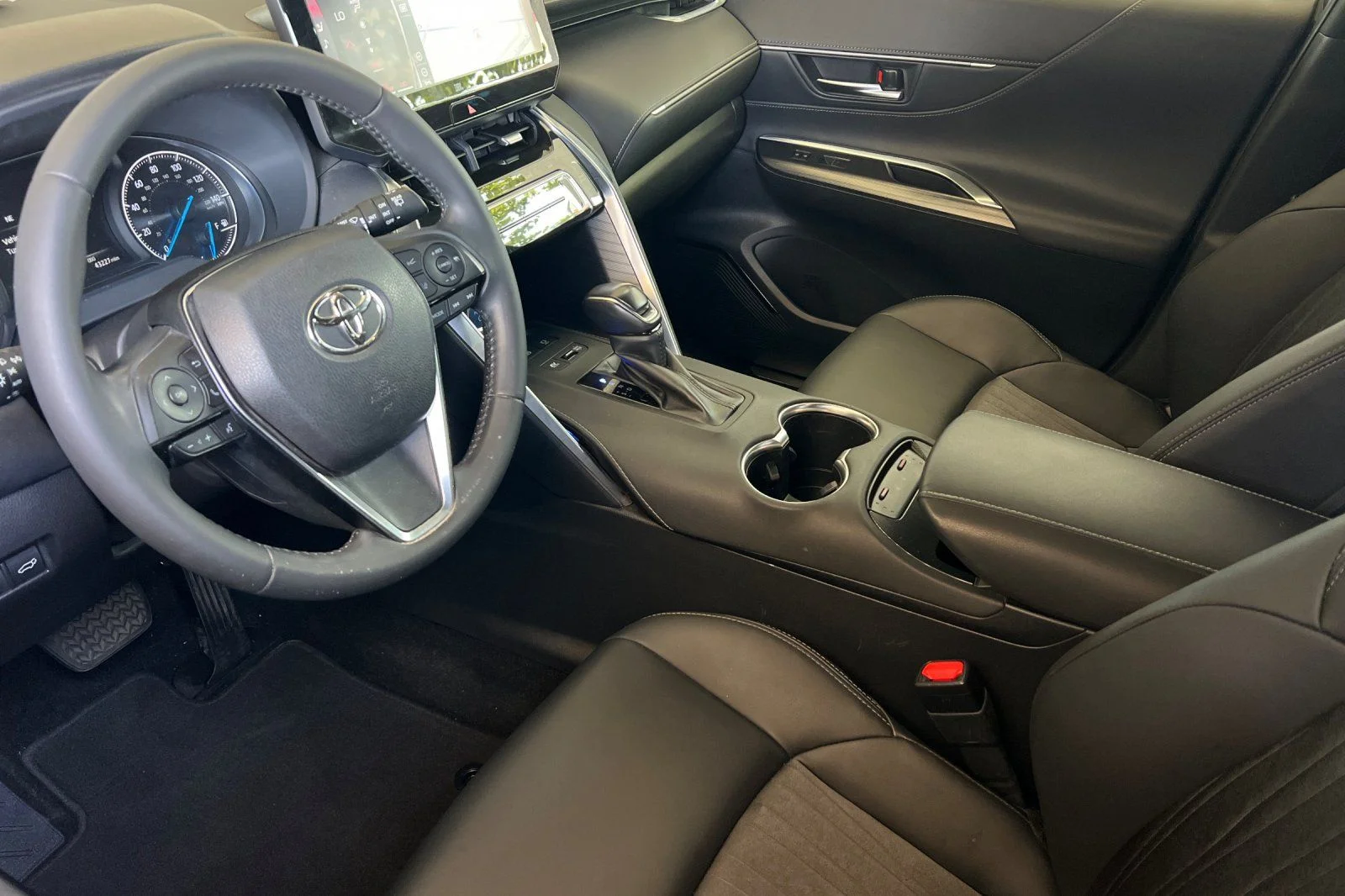 Used 2021 Red Toyota XLE image 10
