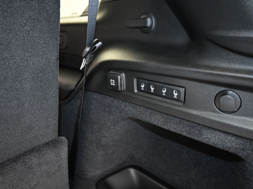 Used 2024 Silver Zynith Jeep Overland image 36