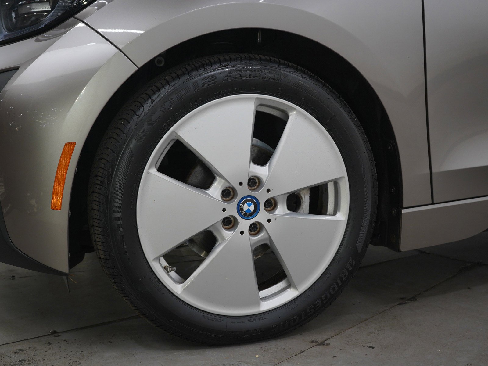 Used 2014 Andesite Silver Met w/BMW i Frozen Blue Accent BMW 4dr HB image 28