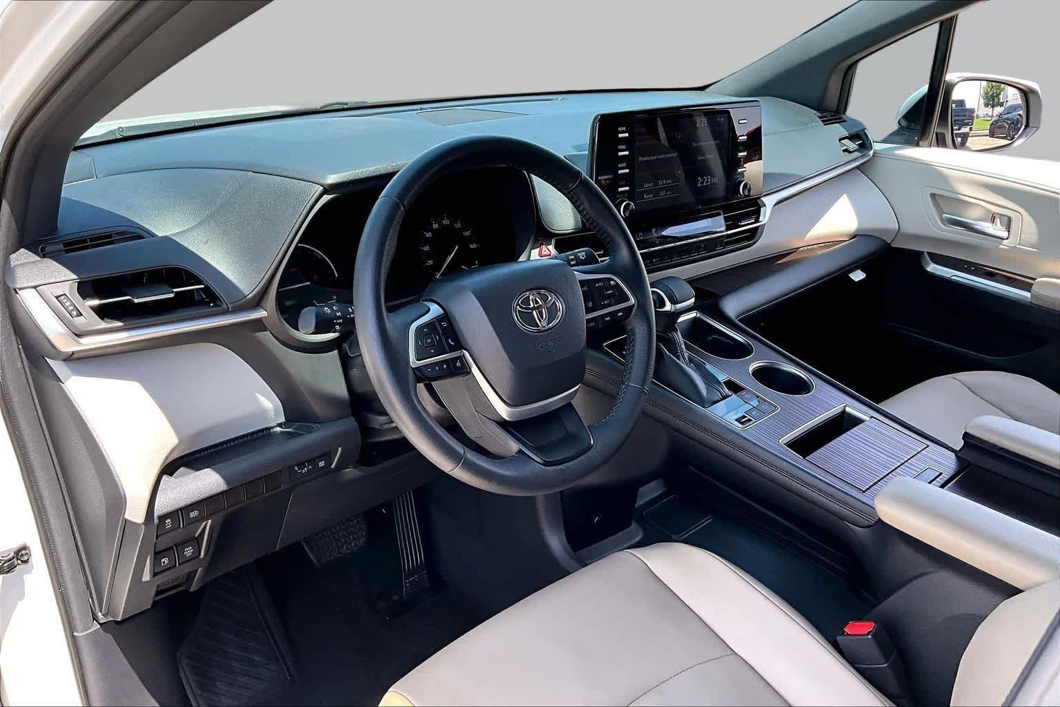 Used 2022 Wind Chill Pearl Toyota XLE image 18