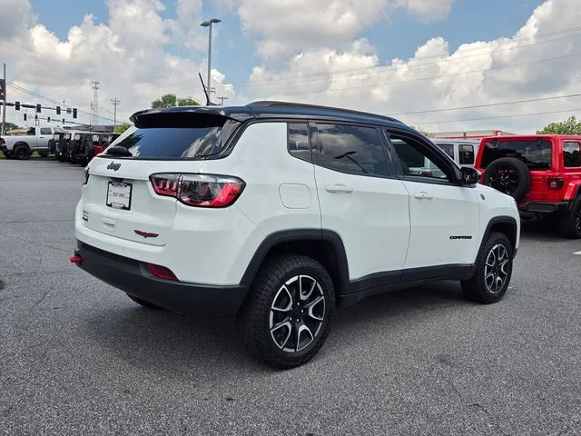 Used 2024 White Jeep Trailhawk image 9