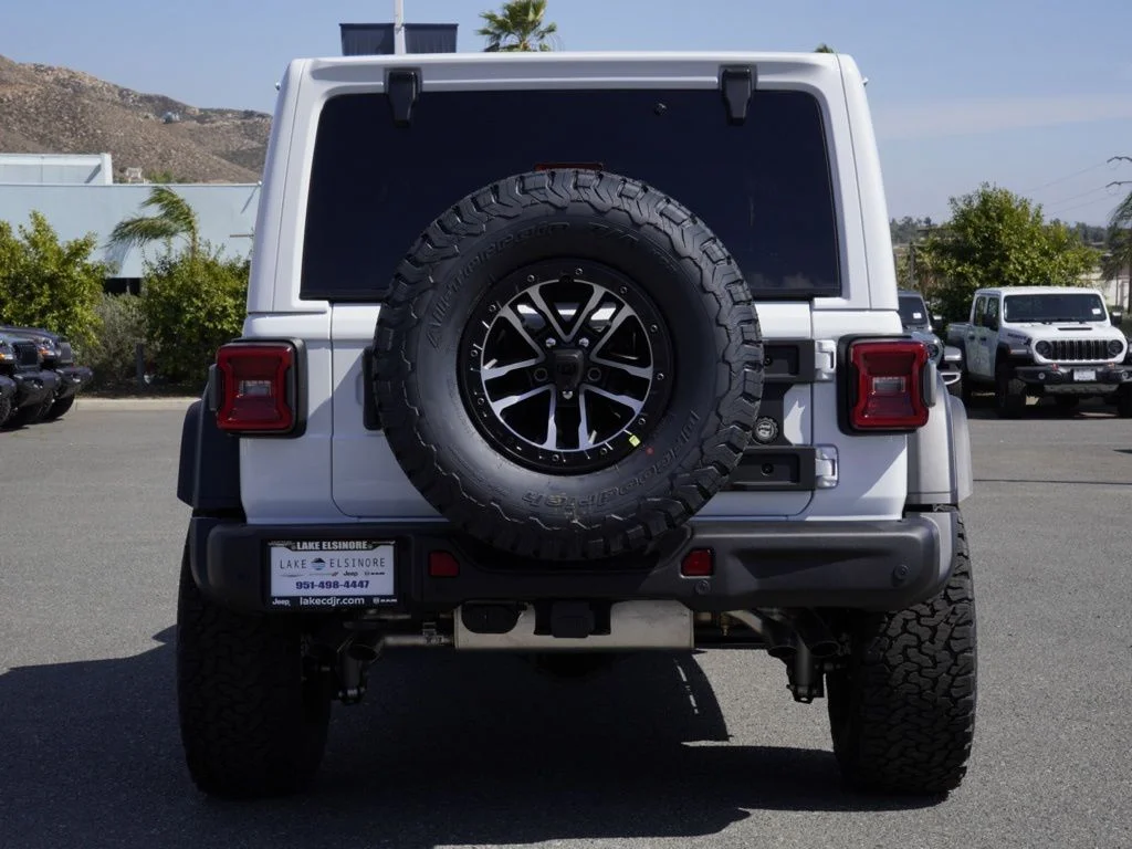 New 2026 Bright White Clear-Coat Exterior Paint Jeep Moab 392 image 4