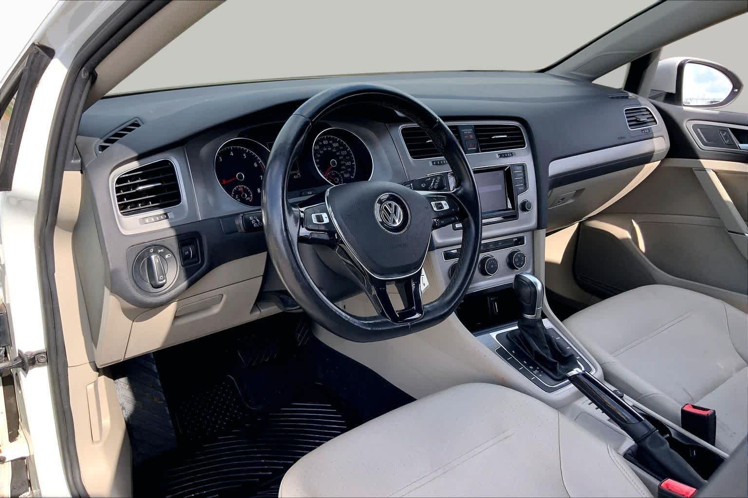 Used 2015 Pure White Volkswagen TSI S image 17