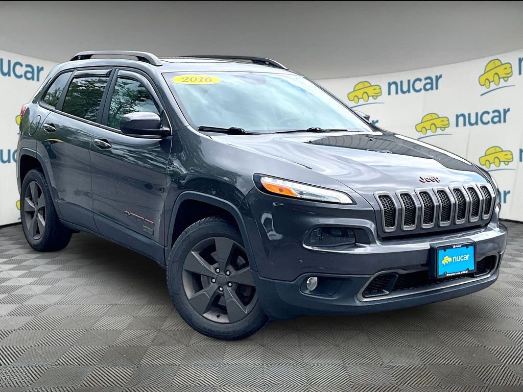 Used 2016 Granite Crystal Metallic Clearcoat Jeep Latitude image 1