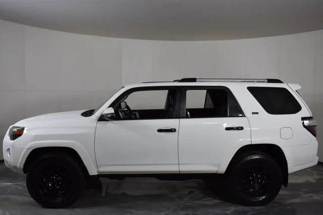 Used 2022 White Toyota SR5 Premium image 5