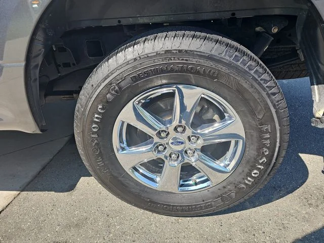 Used 2018 Gray Ford XLT image 32