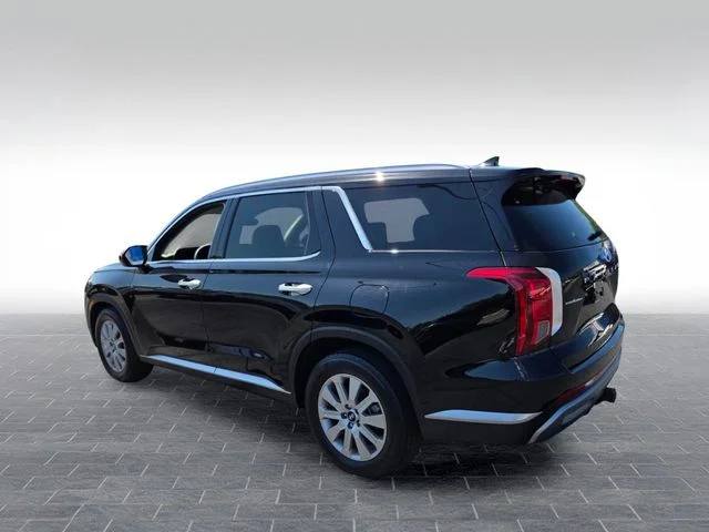 Used 2025 Black Hyundai SEL image 6