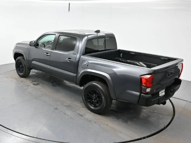 Used 2022 Magnetic Gray Met Toyota SR5 image 33
