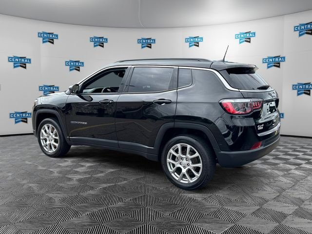 Used 2023 Black Jeep Latitude Lux image 4