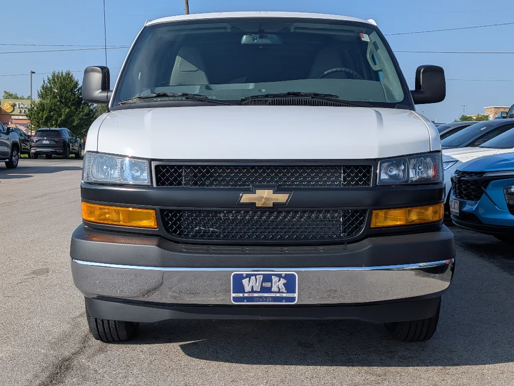 New 2026 Summit White Chevrolet Work Van image 5