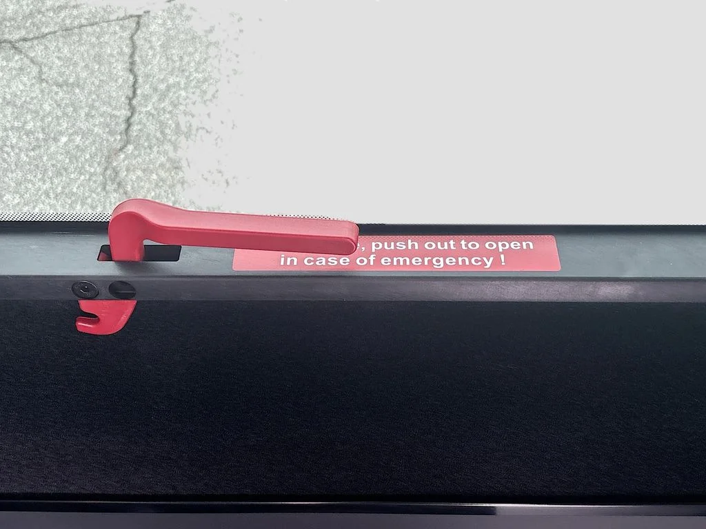 New 2025  Mercedes-Benz 15 Passenger Sliding Door image 23