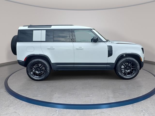 New 2026 Fuji White LAND ROVER S image 4