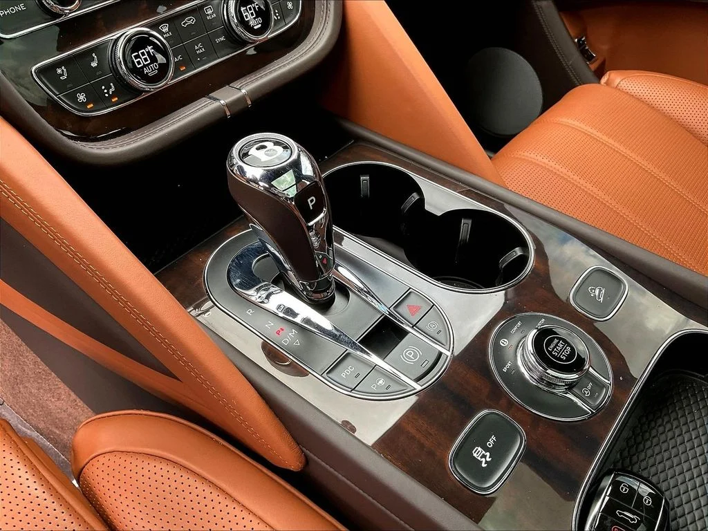 Used 2021 Midnight Emerald Bentley V8 image 18