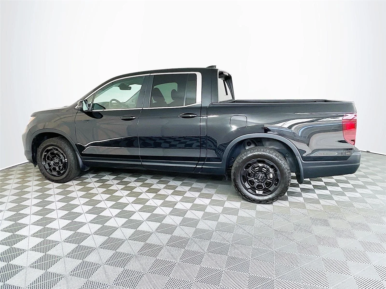 Certified Used 2025 Crystal Black Pearl Honda RTL+ image 6