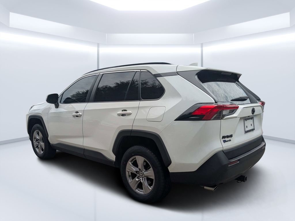 Used 2022 White Toyota XLE image 6