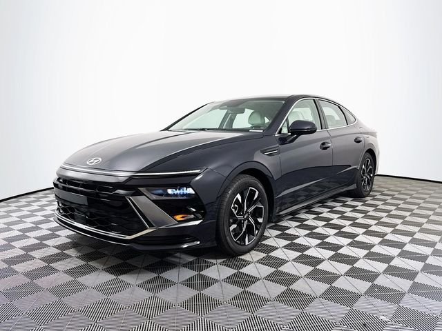 Certified Used 2024 Blue Hyundai SEL image 2
