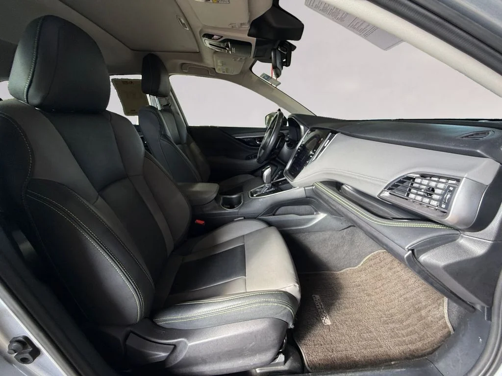 Used 2025 Silver Subaru Onyx Edition image 17