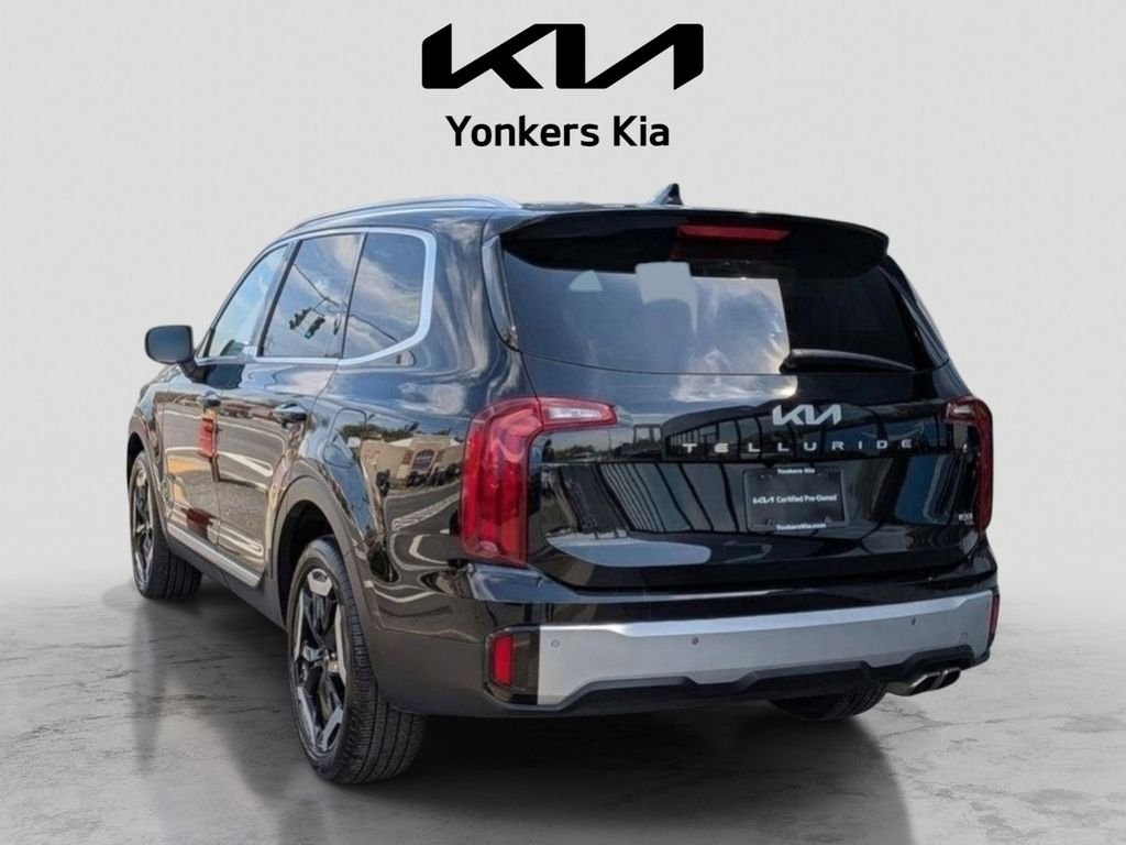 Used 2024 Black Kia S image 11