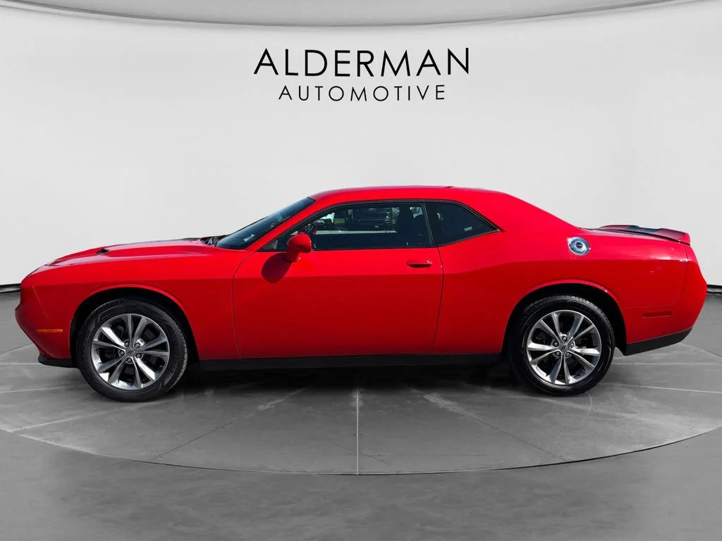 Used 2020 Red Dodge SXT image 2