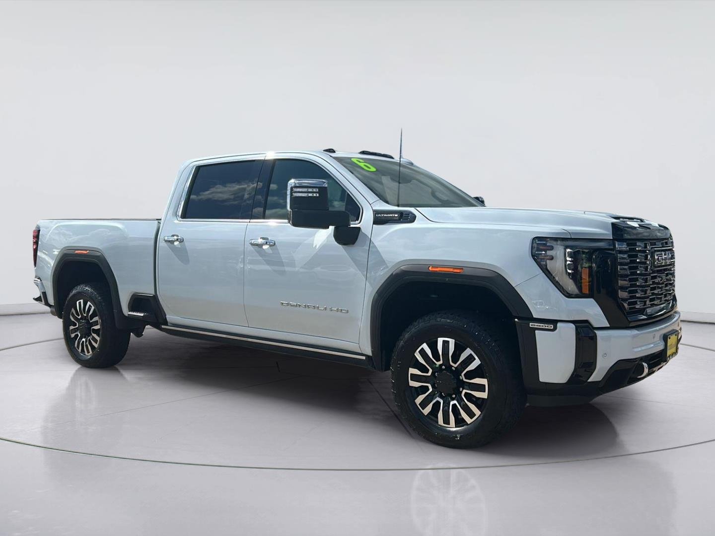 Used 2026 Glacier White Tricoat GMC Denali Ultimate image 3