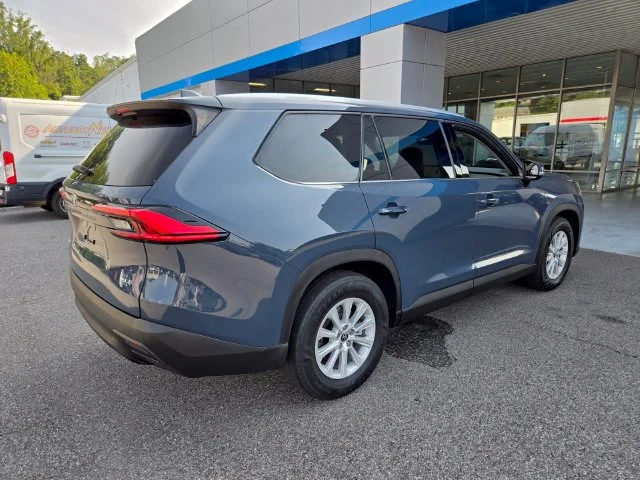 Used 2024 White Toyota XLE image 9