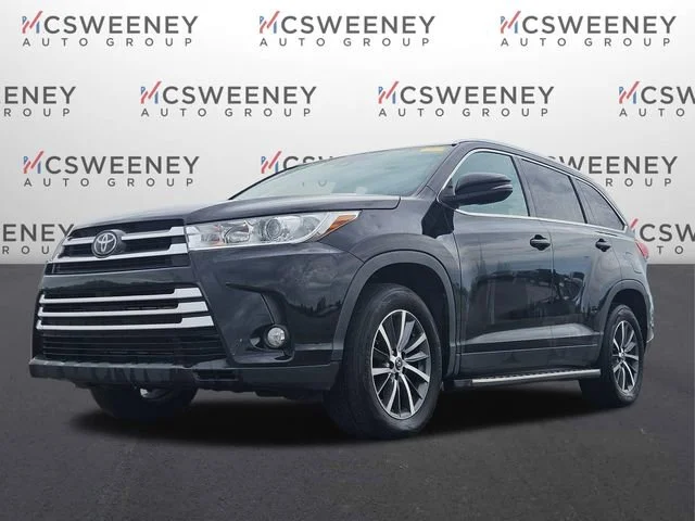 Used 2019  Toyota SE image 1