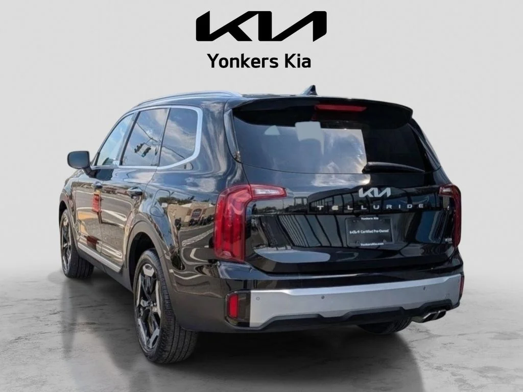 Used 2024 Black Kia S image 11