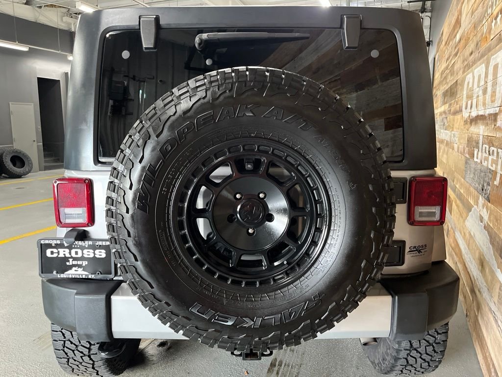 Used 2014 Billet Metallic Clearcoat Jeep Unlimited Sahara image 22