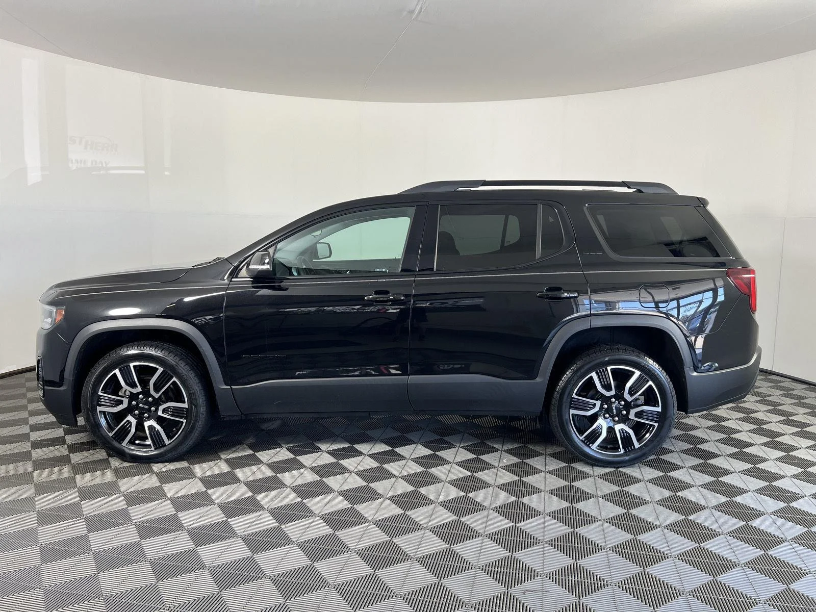 Used 2021 EBONY TWILIGHT METALLIC GMC SLE image 31