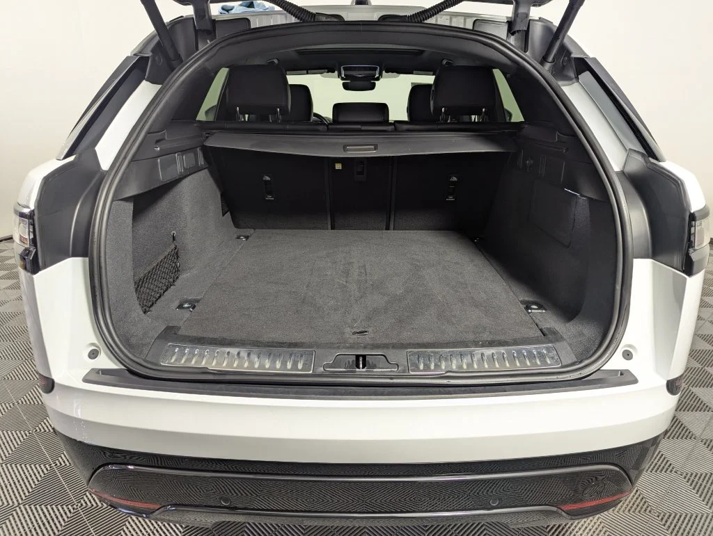 Used 2025 White Land Rover Dynamic SE image 15