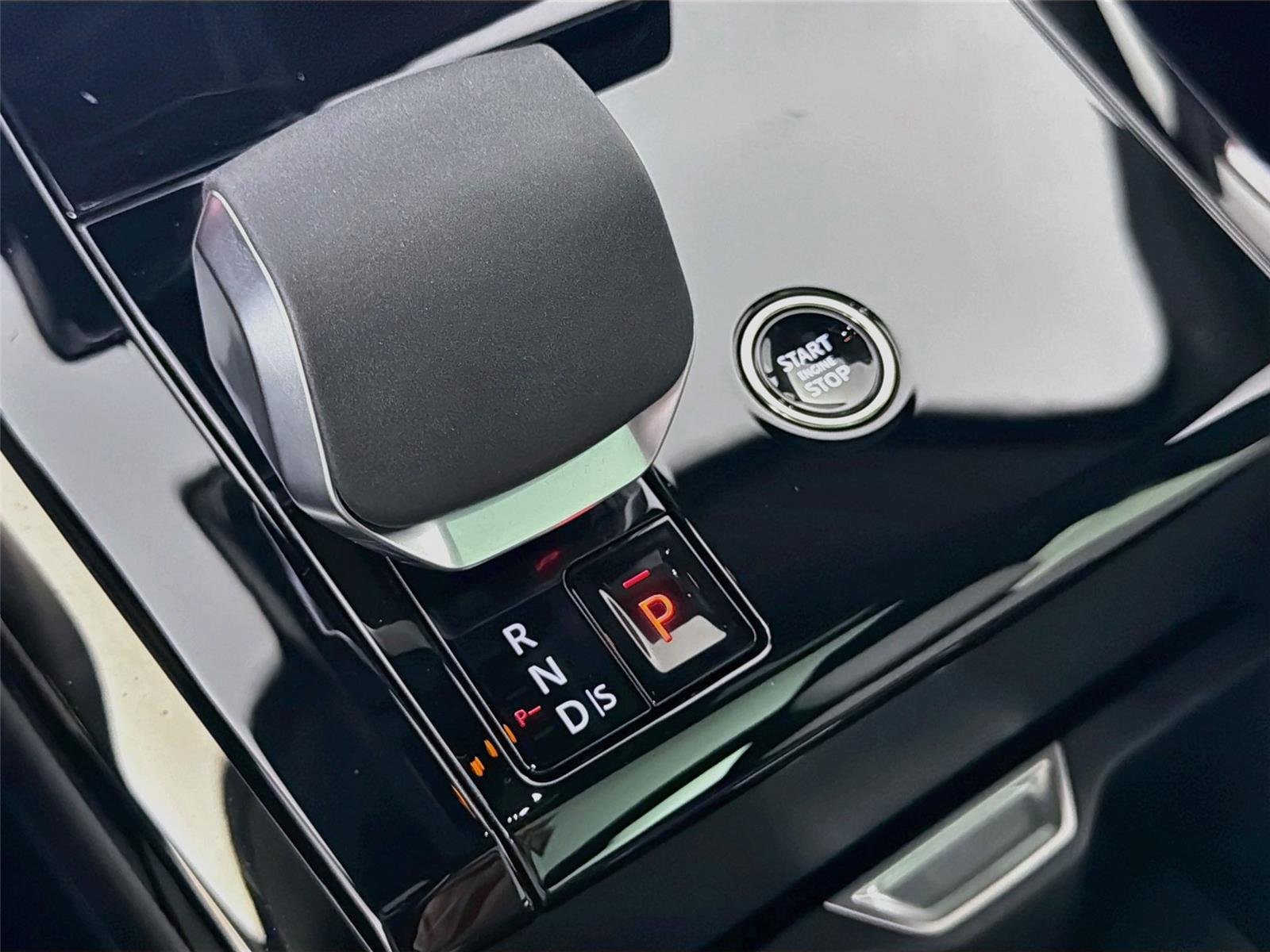 New 2026 Fuji White Land Rover Dynamic SE image 16