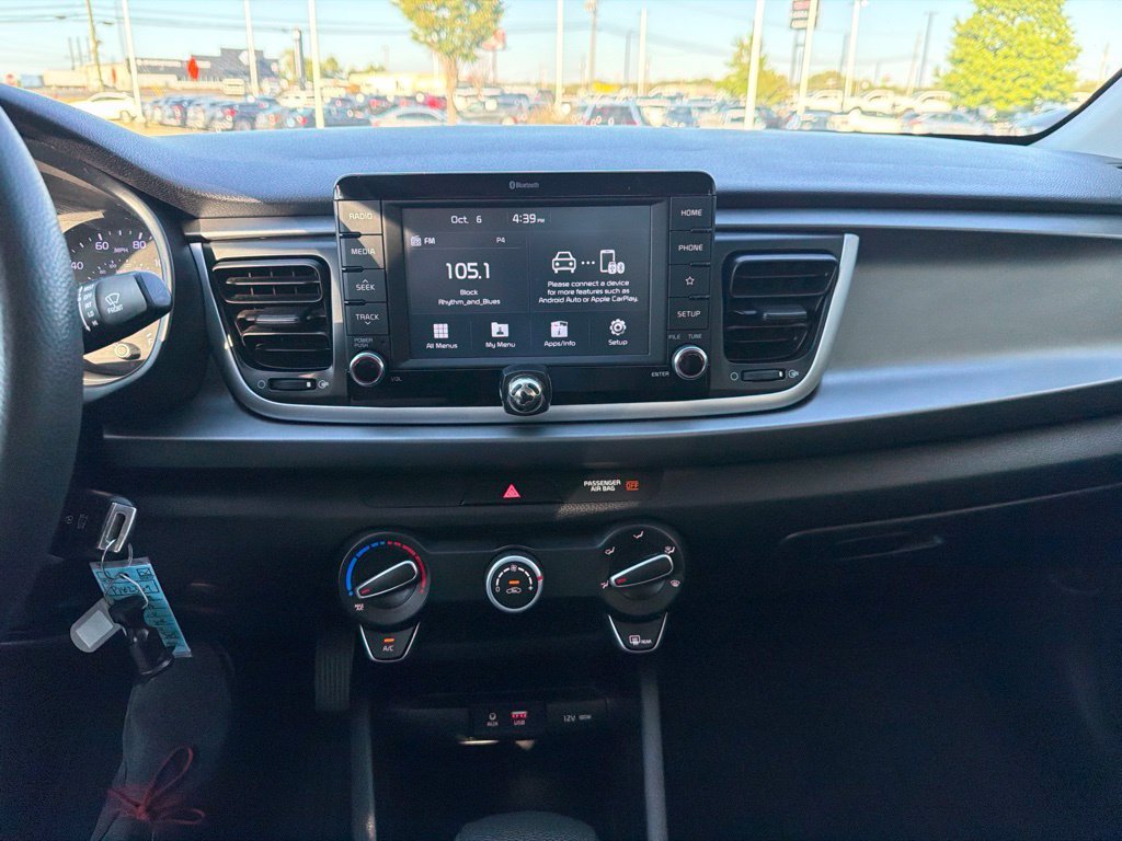 Used 2019 Black Kia S image 22