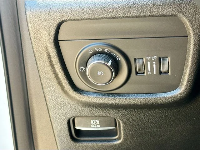 Used 2022 White Jeep Limited image 10