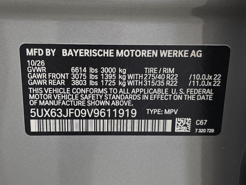New 2027 Space Silver Metallic BMW  image 23