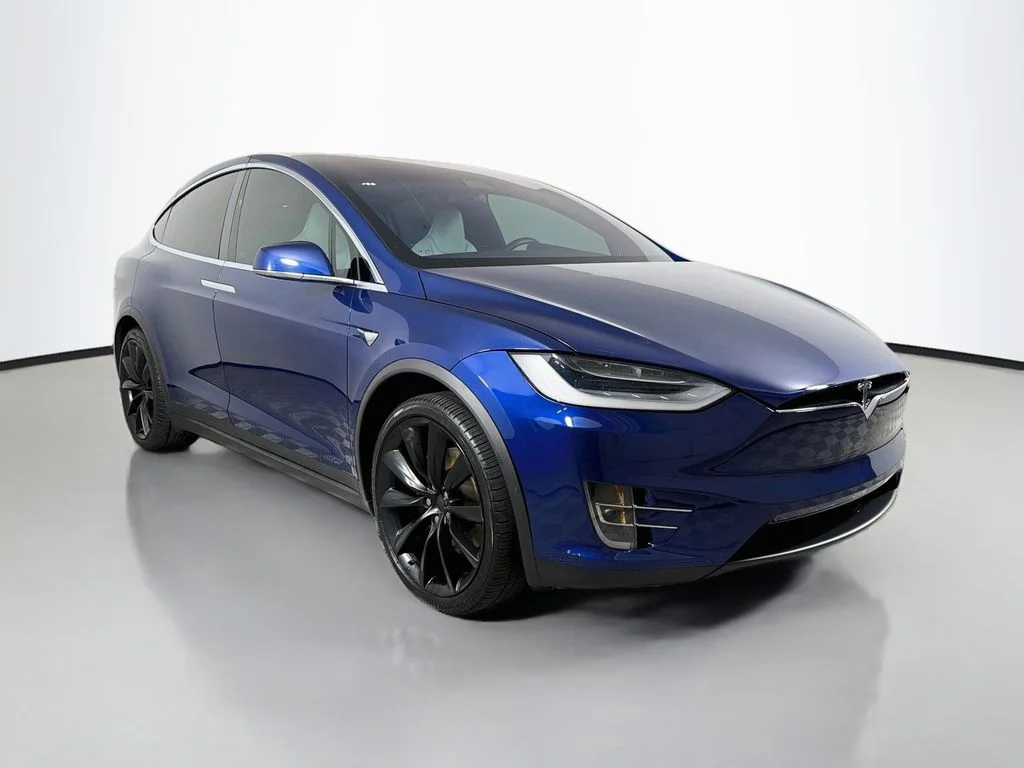 Used 2019 Blue Tesla  image 3