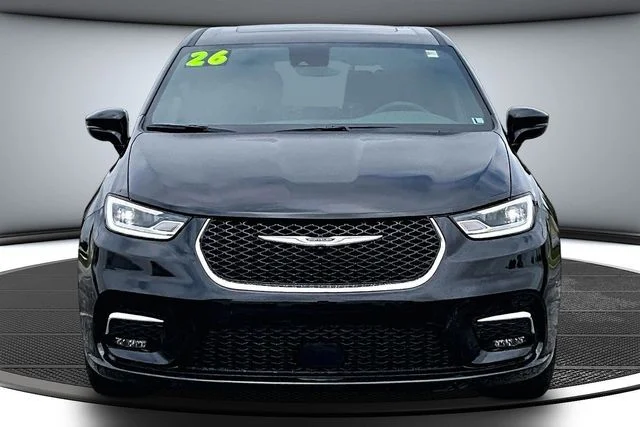 Used 2026 Chrysler Pacifica Limited with VIN 2C4RC1GG2TR232441 for sale in Kansas City